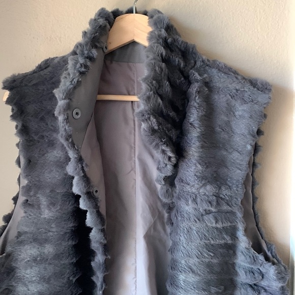 Ribbed Fuzzy Sleeveless Duster Vest - Picture 1 of 9